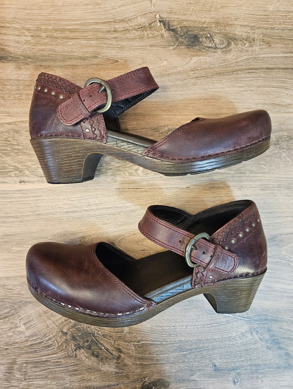 Dansko Discontinued Makenna Mary Jane clogs in a wine/burgundy color. Size 40